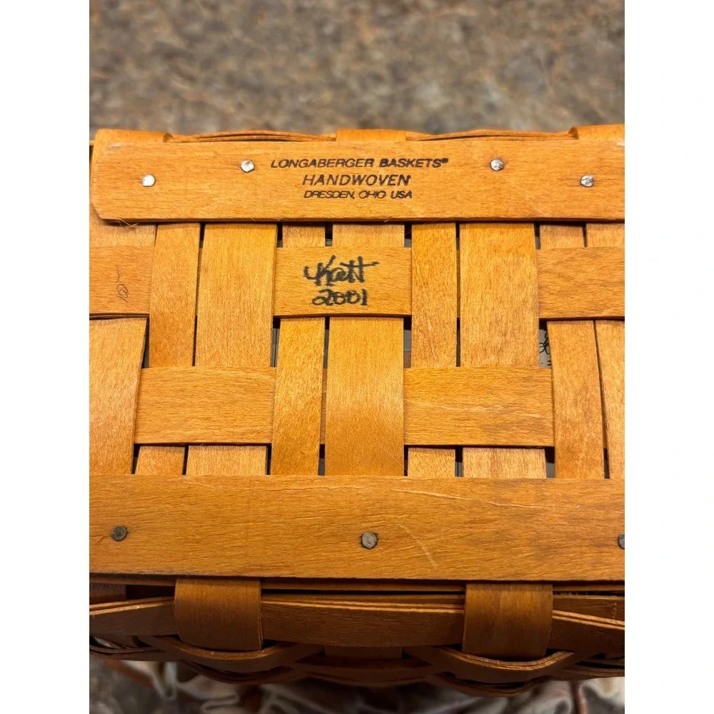 Longaberger 2001 Handwoven Basket with Lid Floral Liner and To Mom With Love Tag